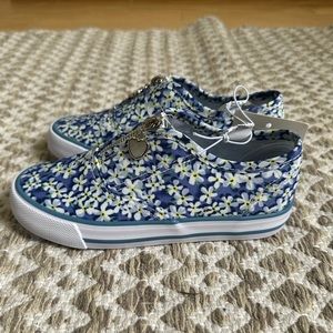 Girls stringless sneakers